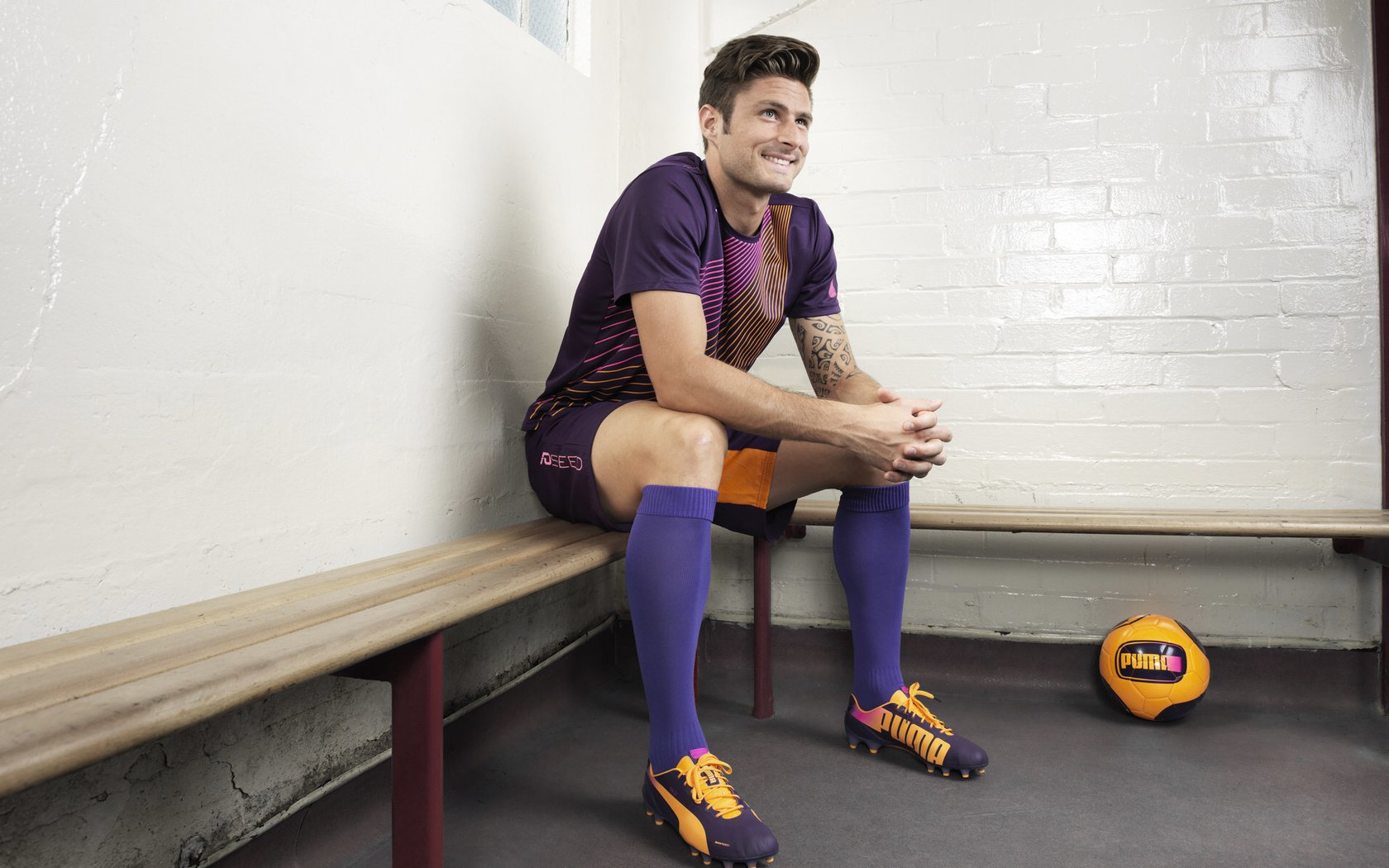 曼城前场锋线如虎添翼,蓝月亮冲击双冠王,曼城是不是叫蓝月亮